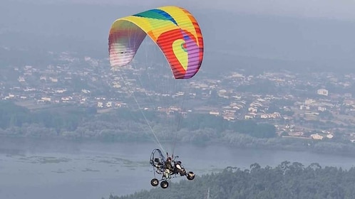 Vanuit Lissabon: Tandemvlucht met gemotoriseerd paragliding