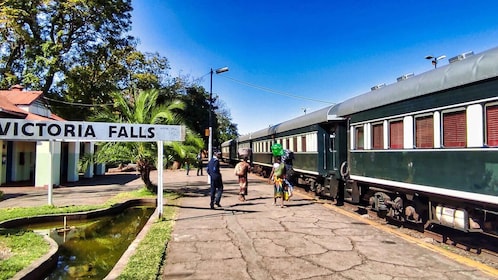 Victoria Falls : Ville historique privée excursion + promenade dans la brou...