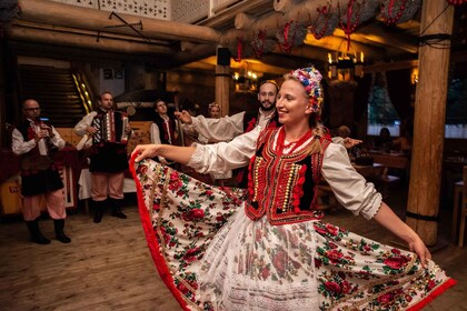 Evening Folk Show, singing, dancing and delicious food!