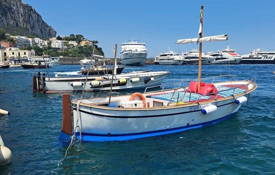 Picture 3 for Activity Tour di Capri in barca Classica al Tramonto