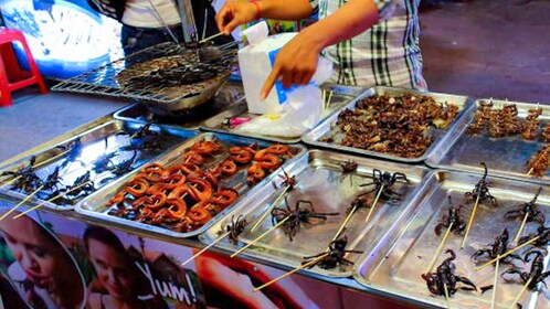 Siem Reap: Privat street food-tur med buss eller sykkel