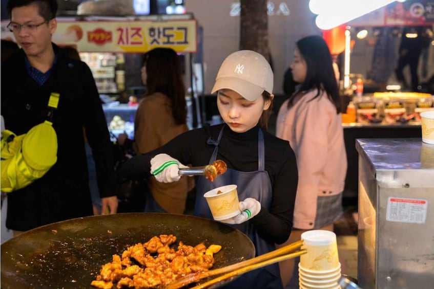 Picture 1 for Activity Seoul: Guided Foodie Walking Tour with Tastings