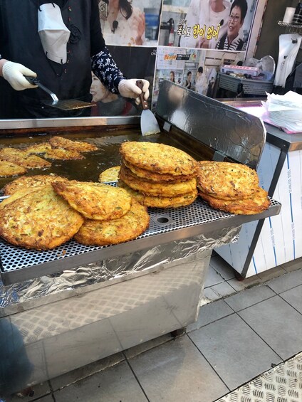 Picture 3 for Activity Seoul: Guided Foodie Walking Tour with Tastings