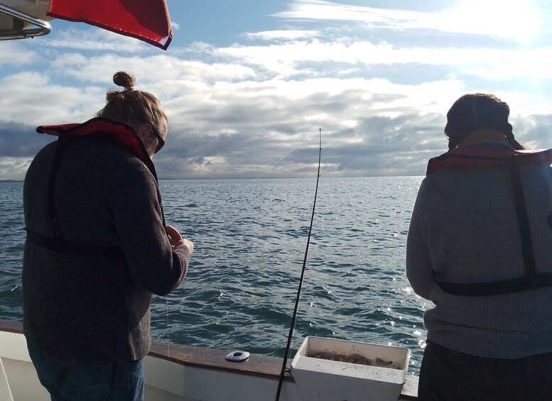 Picture 6 for Activity Cascais: Family Fishing with Welcome Drinks