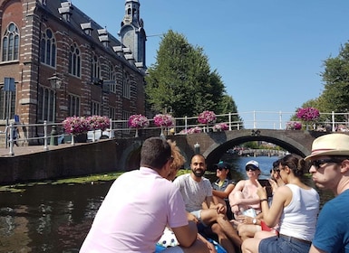 Leiden: Electric Boat Rental