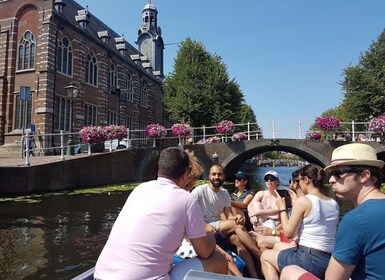 Leiden: Electric Boat Rental