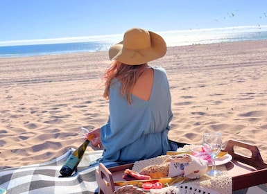 Lisbon: Beach Brunch Picnic with Set-Up and Transfers