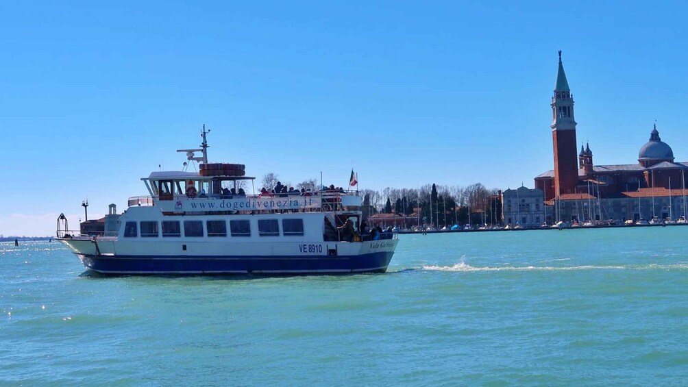 Picture 2 for Activity From Punta Sabbioni: Round-Trip Boat Transfer to Venice