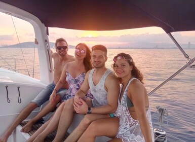 Barcelona: Sunset Sailing Tour with Open Bar & Snacks