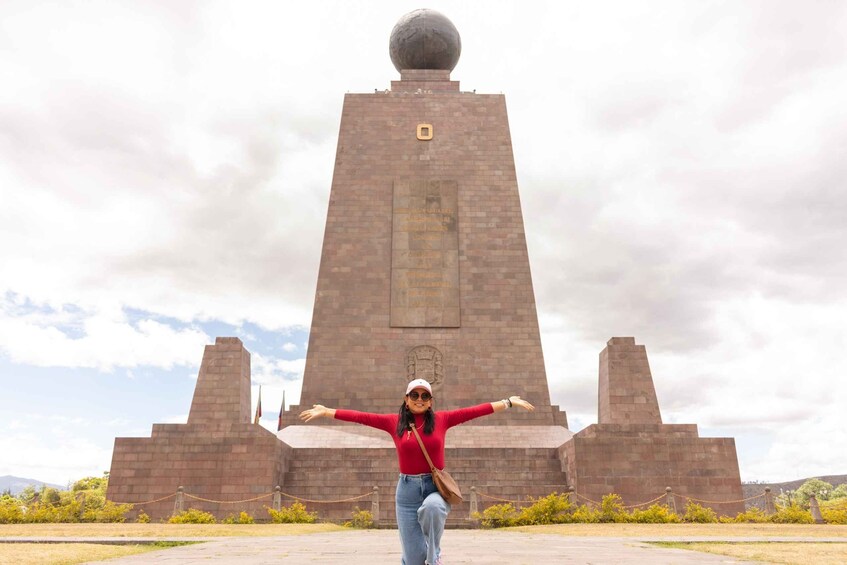 Quito-Mitad del Mundo:Monumento,MuseodelSol,Cráter Pululahua