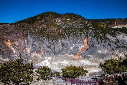 Jakarta : Cratère blanc du volcan, source d'eau chaude naturelle à l'ouest ...