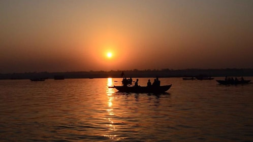 Half-Day City Tour and Evening Aarti with Boat Ride