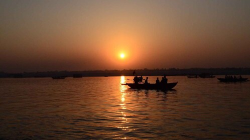 Half-Day City Tour and Evening Aarti with Boat Ride