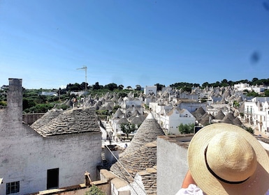 Brindisi: Alberobello, Locorotondo & Ostuni Tour with Brunch