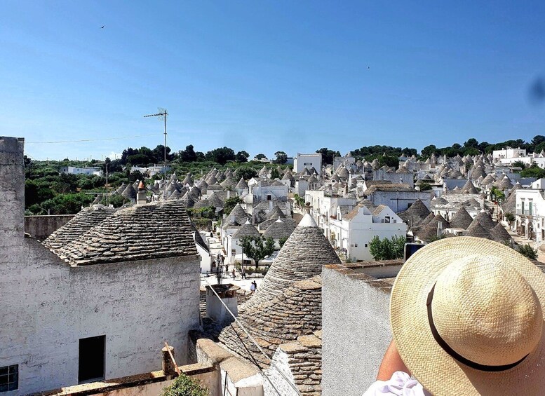 Brindisi: Alberobello, Locorotondo & Ostuni Tour with Brunch