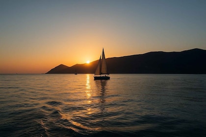 Sailing boat sunset in Setúbal