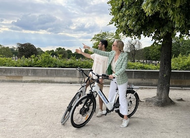ปารีส: ทัวร์กลุ่มเล็กพร้อมไกด์ด้วย E-Bike ในช่วงบ่าย