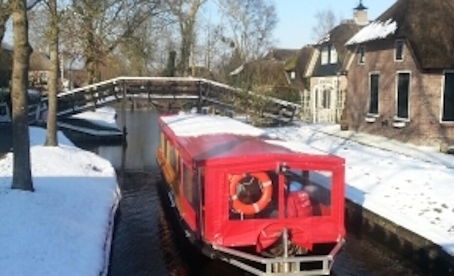 Picture 3 for Activity Giethoorn: Canals & Weerribben-Wieden Lake Guided Boat Tour