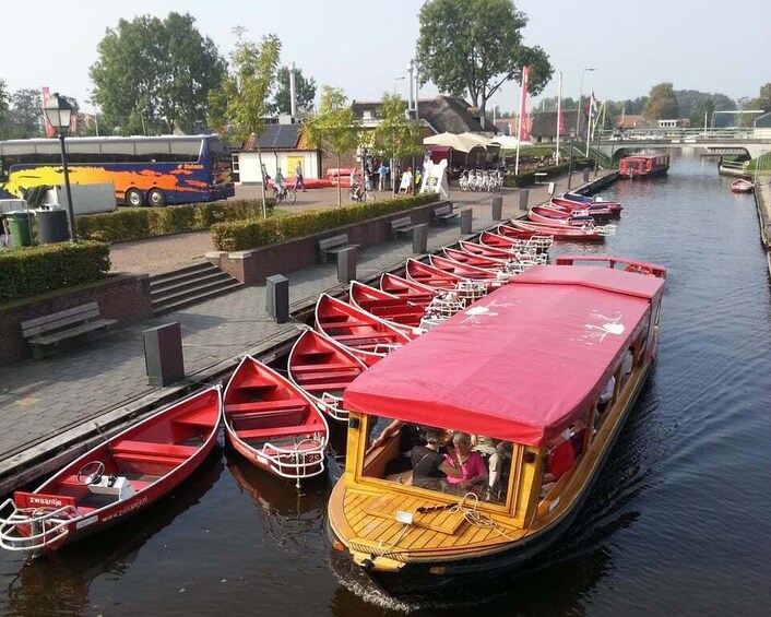 Picture 8 for Activity Giethoorn: Canals & Weerribben-Wieden Lake Guided Boat Tour