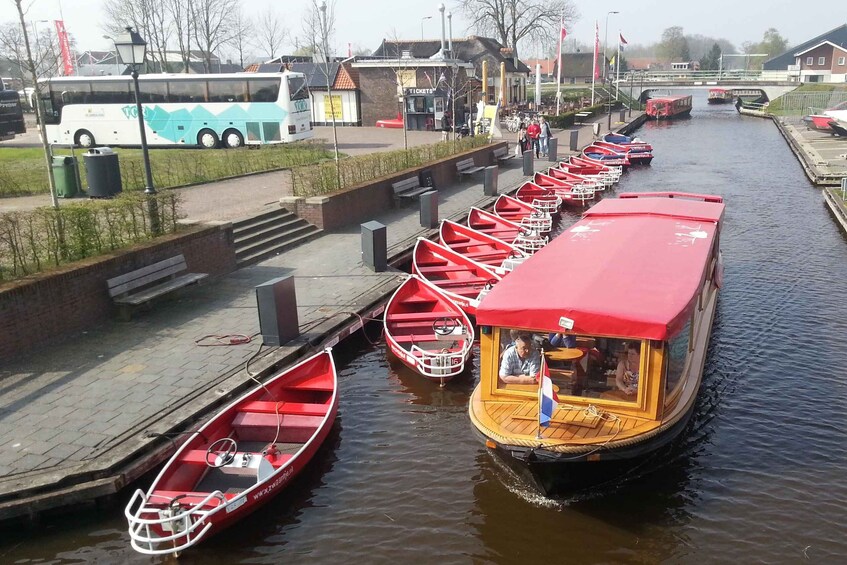 Picture 5 for Activity Giethoorn: Canals & Weerribben-Wieden Lake Guided Boat Tour