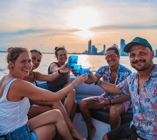 Cartagena: Speedboat Sunset Party Cruise mit Getränken