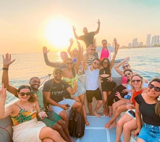 Cartagena: Speedboat Sunset Cruise & Bar Crawl After Party