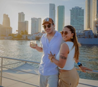 Cartagena: Sunset Open Bar Cruise in Catamaran or Speedboat