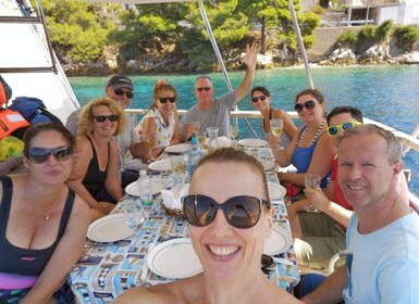 From Korcula: Hvar Island Private Yacht Excursion with Lunch