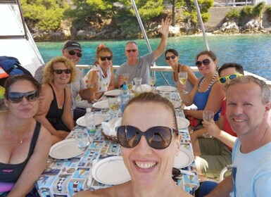 From Korcula: Hvar Island Private Yacht Excursion with Lunch