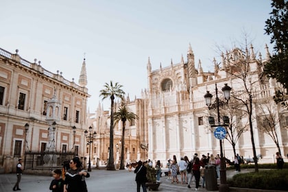 Sevilla: Cruzin kaupunginosan opastettu kävelykierros