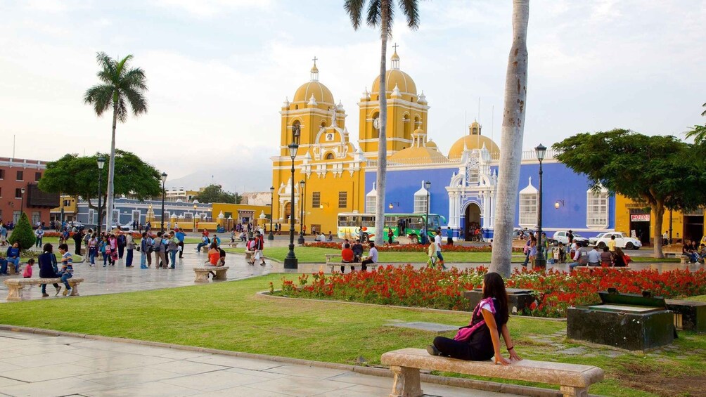 Picture 2 for Activity City Tour Trujillo |Panoramic bus|