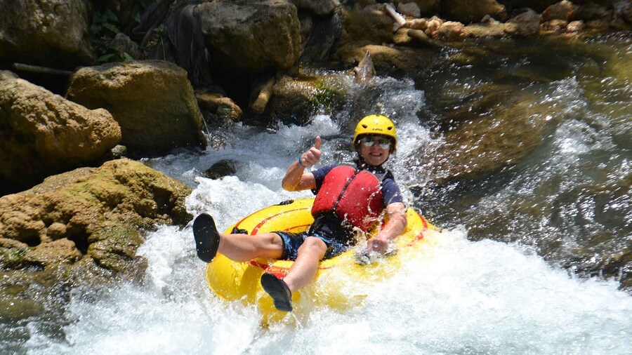 Ocho Rios: River Tubing & Bamboo Beach Club VIP Access