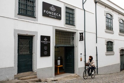 Oporto: Visita a la Bodega, Cena y Espectáculo de Fado en Fonseca