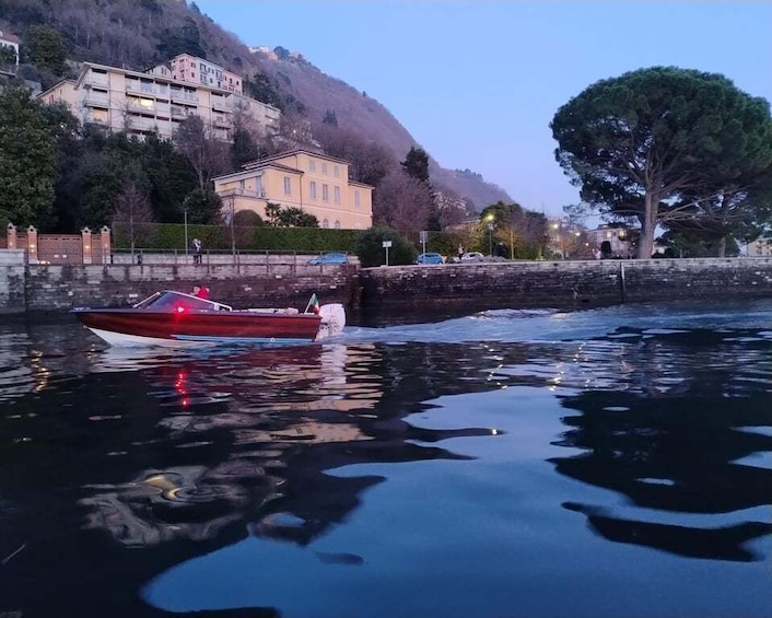 Picture 8 for Activity Como: Wooden Boat Private Tour with Winter Cover and Skipper