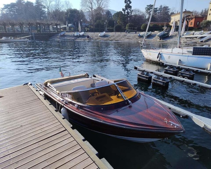 Picture 4 for Activity Como: Wooden Boat Private Tour with Winter Cover and Skipper