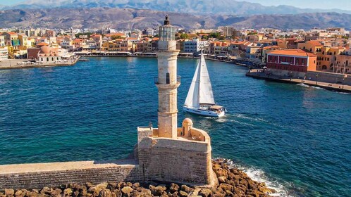 Puerto antiguo de Chania: crucero privado en velero con vista al atardecer