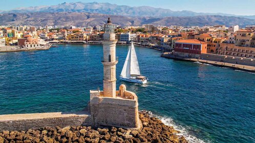 Vieux-port de Chania : Croisière à voile privée avec observation du coucher...