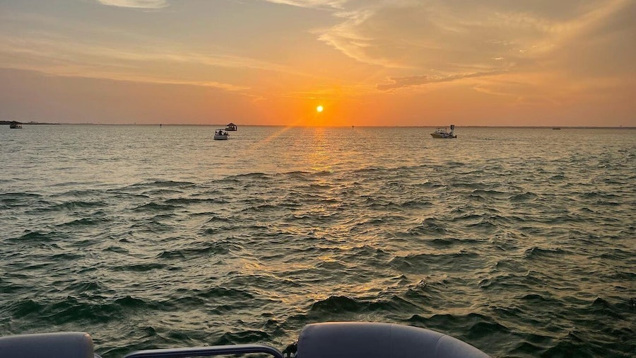 Florida: Emerald Coast Sunset & Dolphin Cruise with Guide