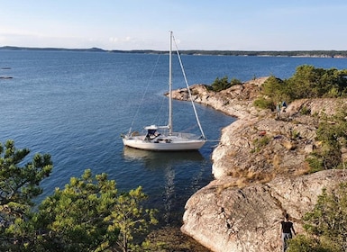 Stockholm: Ganztägige Schären-Segeltour mit Mittagessen