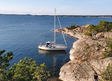 Stockholm: Ganztägige Schären-Segeltour mit Mittagessen