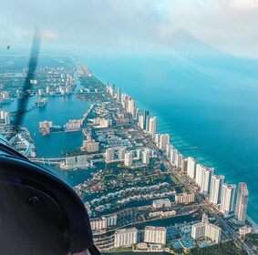 Miami Beach: Private Luxury Aeroplane Tour with Champagne