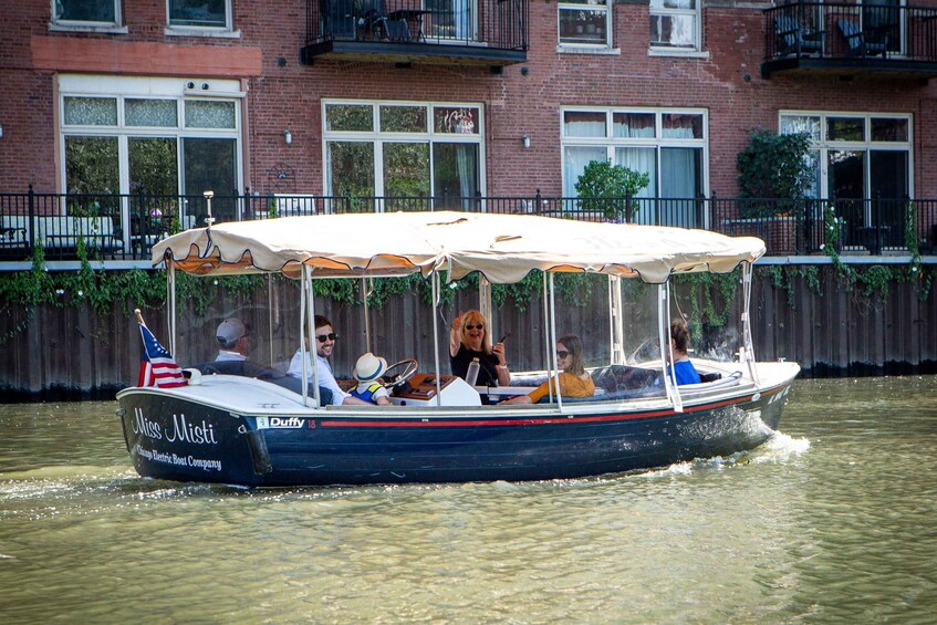 Chicago River Architecture and History by Private Boat Tour