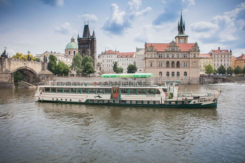 Prague: Vltava River Evening Dinner Cruise