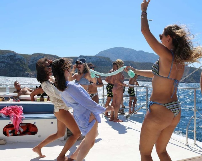 Denia: Cova Tallada Catamaran Tour and Swimming Stop