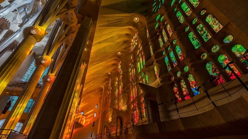 Barcelona: Sagrada Familia Guided Tour with Express Entry