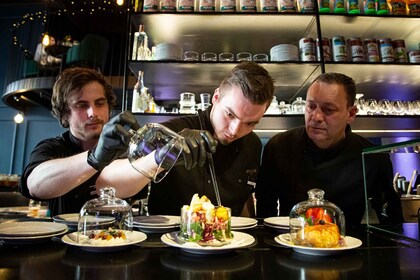 Praha Pengalaman Bersantap Tapas Ceko dengan Minuman Sepuasnya