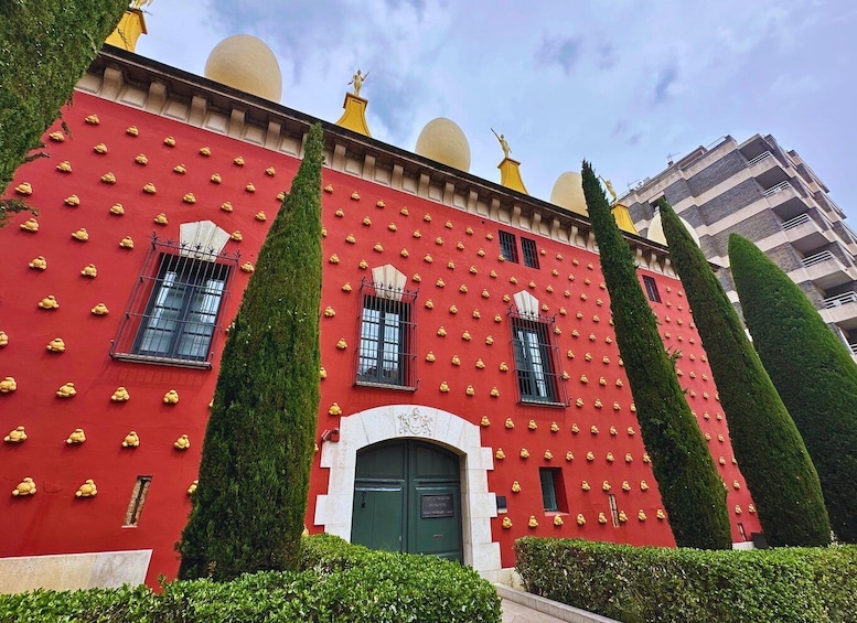 From Barcelona: Dalí and Medieval Girona Private Day Trip