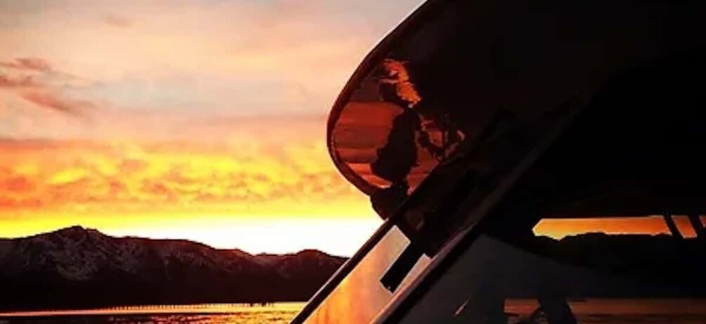 Lake Tahoe: Scenic Sunset Cruise with Drinks and Snacks