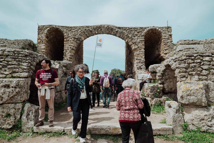 Picture 24 for Activity Paestum: Small-Group Tour with an Archaeologist and Tickets