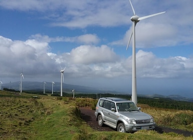 从蓬塔德尔加达出发：Nordeste 4x4 导览一日游和午餐